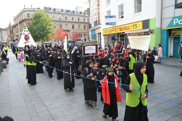 Shia Muslims remember martyrdom of Iman Husayn with city centre parade