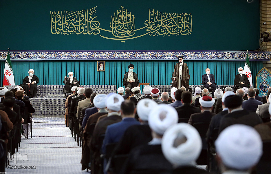 قائد الثورة الإسلامیة: وحدة المسلمين فريضة قرآنية مؤكدة