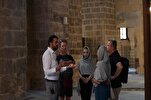 بأربع لغات.. إمام في "أنطاليا" التركية يرشد السياح بمسجد تاريخي + صور