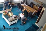 أب يفاجئ ابنه بتقبيل قدمه لحظة إعلان إتمامه حفظ القرآن