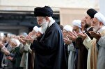 إقامة صلاة عيد الفطر بإمامة قائد الثورة الإسلامية الإیرانیة + فیدیو