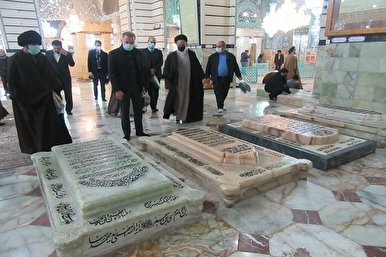 Deutscher Botschafter im Iran besucht den Heiligen Schrein von Fatima Masuma (sa.) in Qom