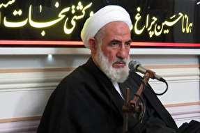 پرداختن به ظواهر اربعین موجب غفلت از محتوا نشود