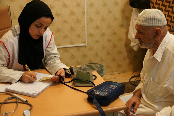 آمادگی کادر درمانی در مطب‌ها و درمانگاه‌ها قبل از ورود زائران به مکه