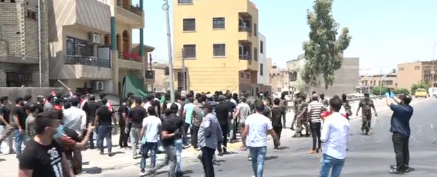 تظاهرات مردم عراق در محکومیت اهانت به آیت الله سیستانی