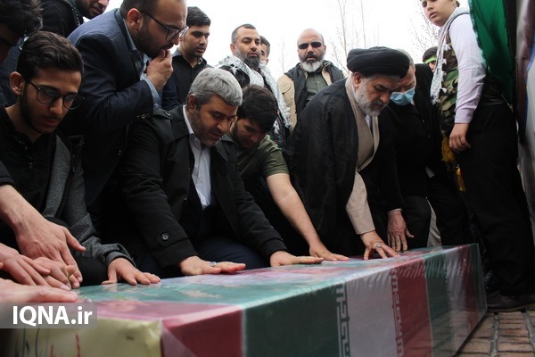 عکس | آیین تشییع پیکر شهید گمنام در منطقه 12