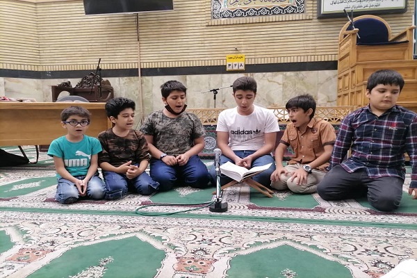جلسه آموزش قرآن با تدریس «وحید خواجوی» + عکس