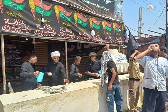 خدمت‌رسانی مبلغان اعزامی از قم در تنها موکب مرز خسروی