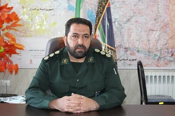 سرهنگ پاسدار علی حیرانی رئیس سازمان بسیج سازندگی آذربایجان غربی توزیع 700 بسته پروتئینی بین زلزلهزدگان در خوی