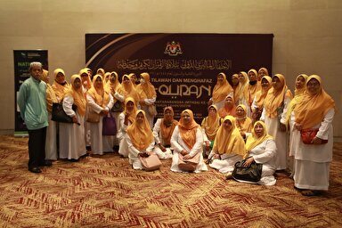 فیلم | ورود شرکت‌کنندگان به سالن مسابقات قرآن مالزی