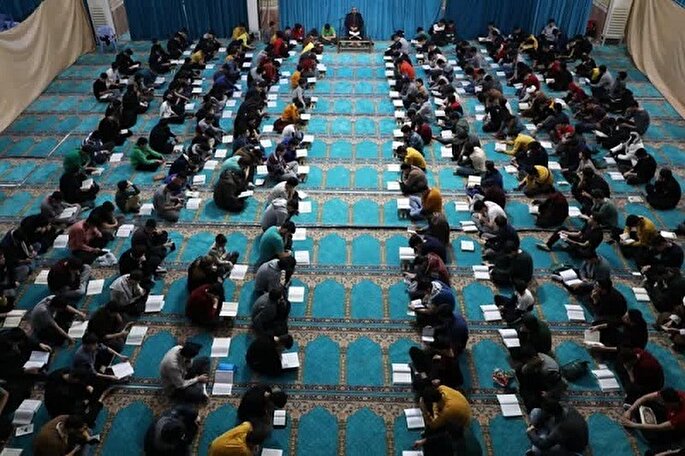 برگزاری مراسم اعتکاف دانش‌آموزی در ارومیه