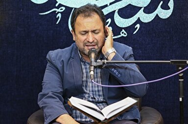 فیلم | قرائت قرآن «محمدرضا پورزرگری» مقابل سفارت سوئد