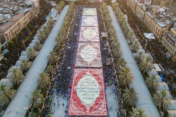 نمایش باشکوه قرآنی عزاداران اربعین در بین‌الحرمین + فیلم و عکس