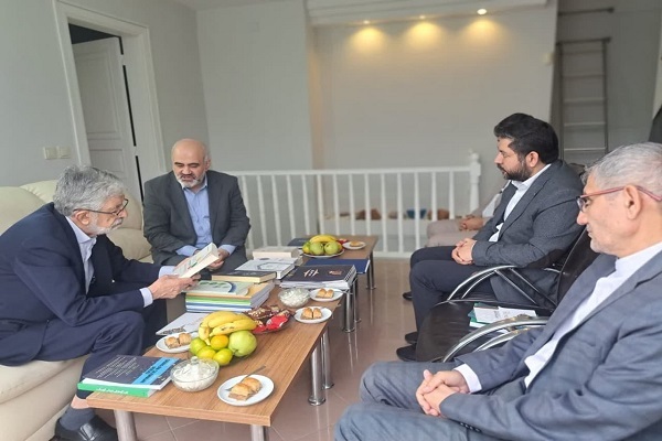 حدادعادل از نمایندگی المصطفی در ترکیه بازدید کرد + عکس