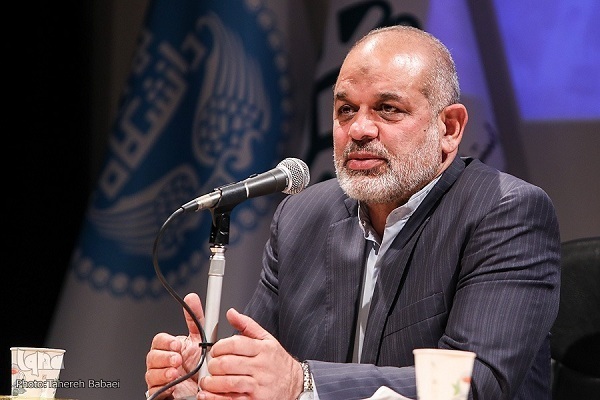 بازدید وزیر کشور از غرفه ایکنا در نمایشگاه قرآن