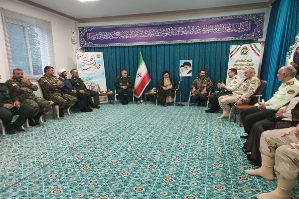 فرماندهان نظامی و انتظامی با امام جمعه ارومیه دیدار کردند فرماندهان نظامی و انتظامی با امام جمعه ارومیه دیدار کردند