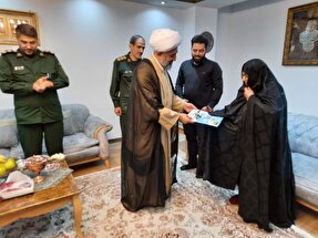 مسئول دفتر نمایندگی ولی‌فقیه در سپاه خوی با خانواده شهید موسوی دیدار کرد