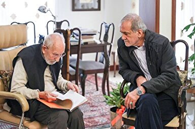 فیلم | دیدار رئیس‌جمهور با استاد محمدعلی موحد