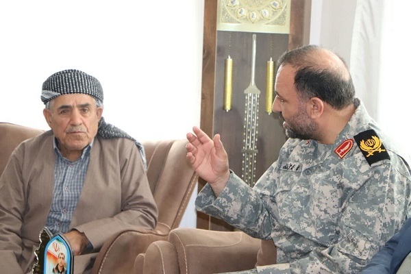 دیدار فرمانده سپاه سردشت با خانواده شهید