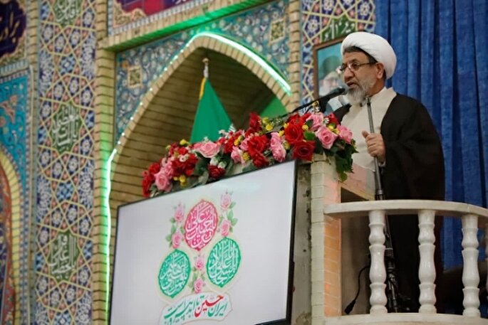تأکید امام جمعه کرمان بر الگوگیری عملی از پیامبر(ص) در تربیت دینی