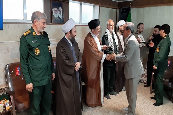 تجلیل از گروههای جهادی فعال در خوی تجلیل از گروههای جهادی فعال در خوی