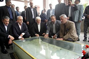 ادای احترام معاون اول رئیس‌جمهور به مقام شهید آیت‌الله آل‌هاشم