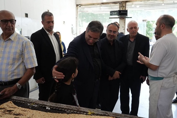 استاندار آذربایجانغربی از نانواییها در ارومیه بازدید کرد استاندار آذربایجانغربی از نانواییها در ارومیه بازدید کرد