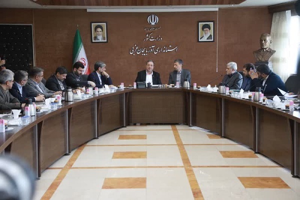 نشست پرویز فتاح، رئیس ستاد اجرایی فرمان امام با مدیران دستگاه های اجرایی آذربایجان غربی