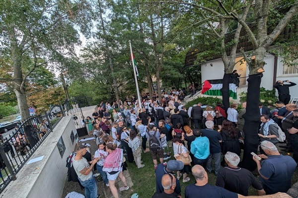 شمع‌افروزی در مجارستان به یاد کودکان غزه