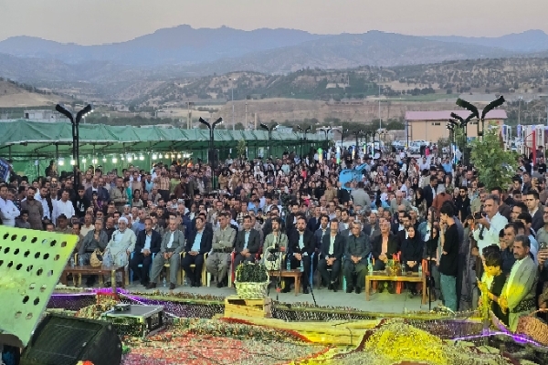 آغاز بهکار چهارمین جشنواره انگور سیاه سردشت آغاز بهکار چهارمین جشنواره انگور سیاه سردشت
