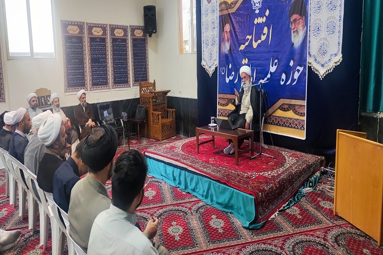 حوزه علمیه در حال فاصله گرفتن از اصول استوار و کهن است