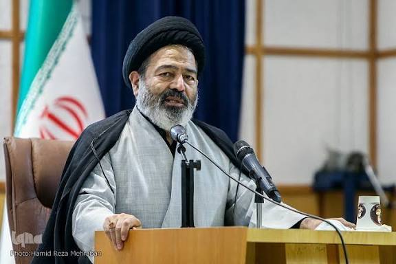 دعوت دانشجویان عمره‌گزار به پیمودن 4 گام معنوی