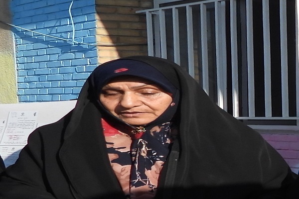 منصوره وقاری، معاون سابق مدرسه سمیه ارومیه و از بانوان رزمنده و پشتیبان جبهه در دوران هشت سال دفاع مقدس