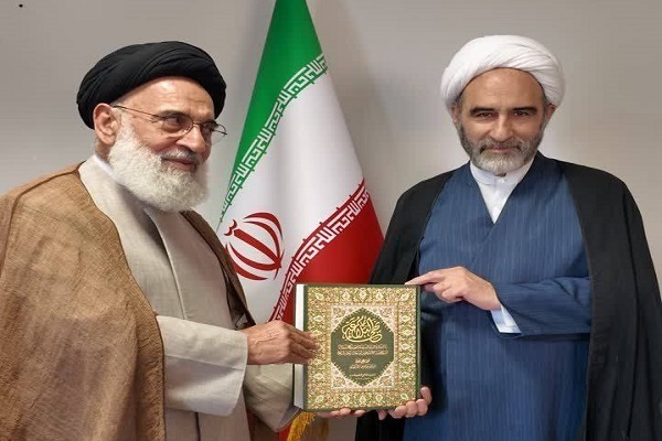 کتاب «تمام نهج‌البلاغه» افق‌های تازه‌ای را پیش روی پژوهشگران شیعه و سنی می‌گشاید