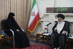 زنان در جهاد فرهنگی نقش‌آفرین باشند