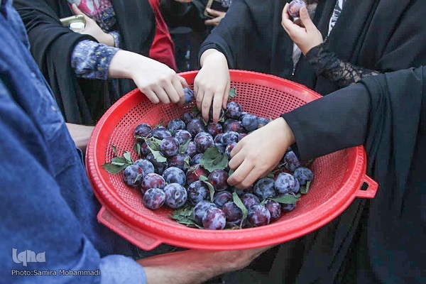 حضور عاشقان حسینی در مراسم پیاده‌روی جاماندگان اربعین ارومیه‎