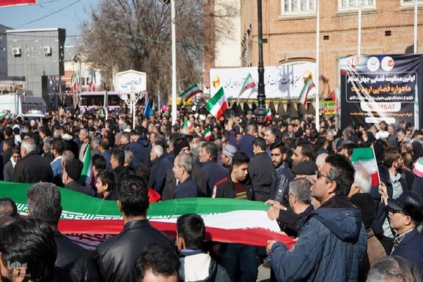 حضور پرشور مردم ارومیه در راهپیمایی ۲۲ بهمن‎