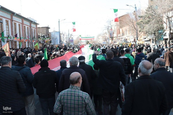 حضور پرشور مردم ارومیه در راهپیمایی ۲۲ بهمن‎