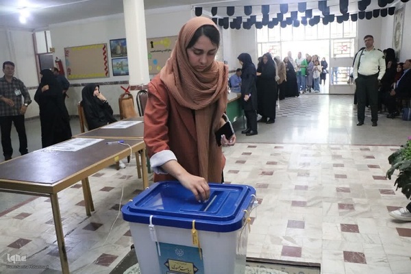 حضور پرشور رای‌اولی‌ها در انتخابات ریاست جمهوری در ارومیه
