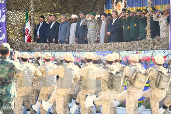 رژه باشکوه ارتش در ارومیه با حضور مسئولان ارشد و مردم ولایت‌مدار‎