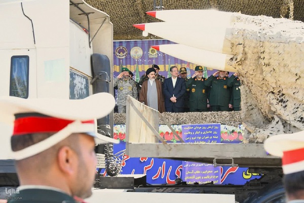 رژه باشکوه ارتش در ارومیه با حضور مسئولان ارشد و مردم ولایت‌مدار‎