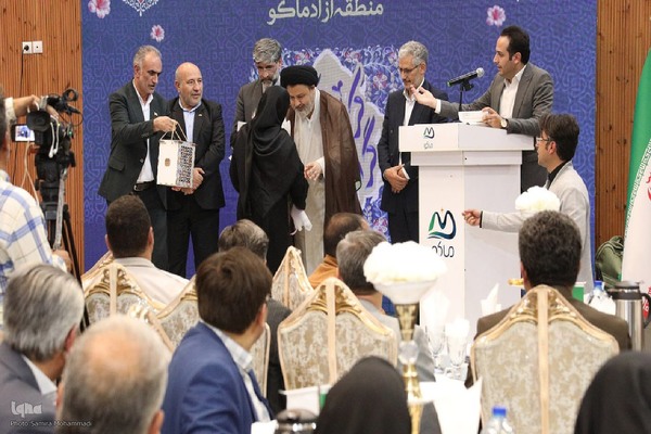 تجلیل از معلمان نمونه در پویش «یک کلاس یک امید» در ماکو‎