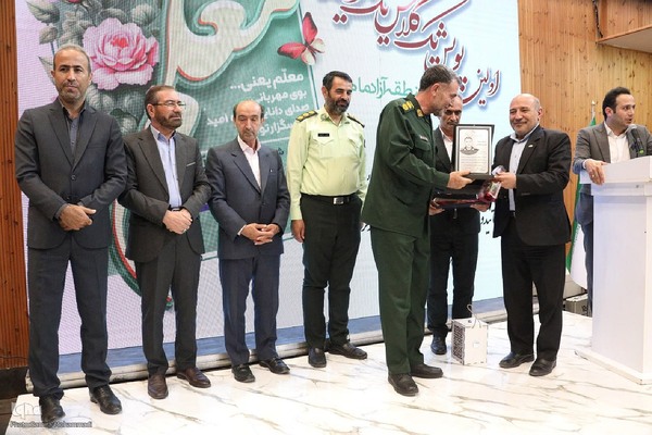 تجلیل از معلمان نمونه در پویش «یک کلاس یک امید» در ماکو‎