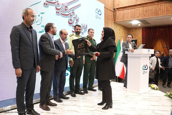 تجلیل از معلمان نمونه در پویش «یک کلاس یک امید» در ماکو‎