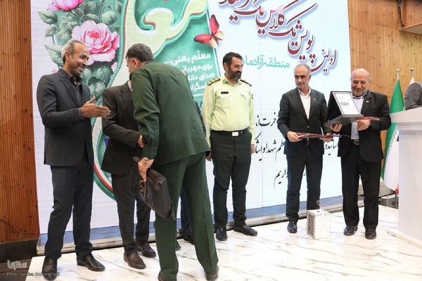 تجلیل از معلمان نمونه در پویش «یک کلاس یک امید» در ماکو‎