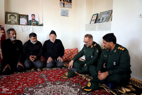 حضور فرمانده سپاه شهدا آذربایجان غربی در منزل شهیدان حمله تروریستی رژیم صهیونیستی‎
