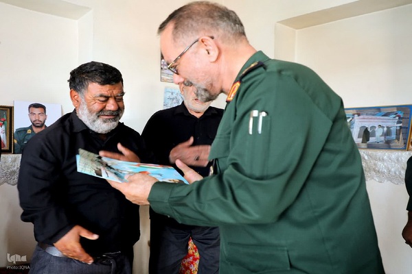 حضور فرمانده سپاه شهدا آذربایجان غربی در منزل شهیدان حمله تروریستی رژیم صهیونیستی‎