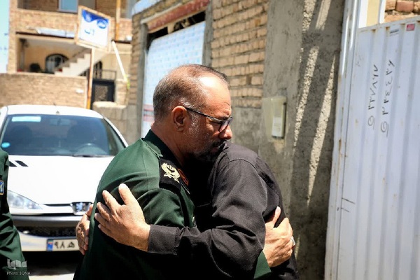 حضور فرمانده سپاه شهدا آذربایجان غربی در منزل شهیدان حمله تروریستی رژیم صهیونیستی‎