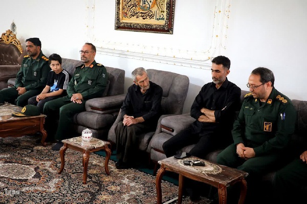 حضور فرمانده سپاه شهدا آذربایجان غربی در منزل شهیدان حمله تروریستی رژیم صهیونیستی‎