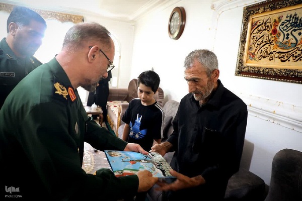 حضور فرمانده سپاه شهدا آذربایجان غربی در منزل شهیدان حمله تروریستی رژیم صهیونیستی‎